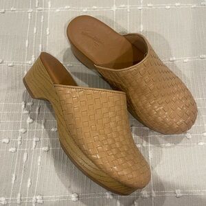 Universal Thread Women's Magnolia Heels Wedge Clogs Tan Camel Color Size 6